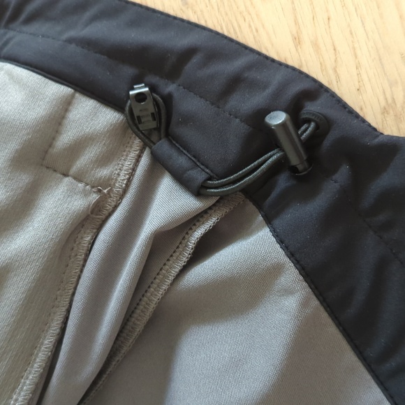 Galvin Green Liam - Windproof & Water repellent Jacket Size S in Black - Picture 7 of 12